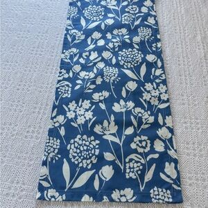 NWOT Spoonflower Table Runner